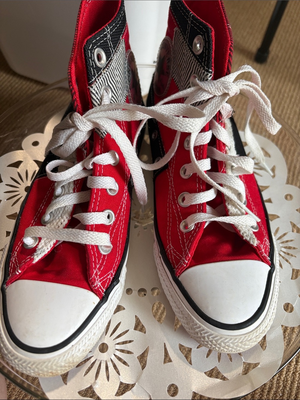 Red High-Top Canvas Sneakers - Classic Style - Picture 2 of 10